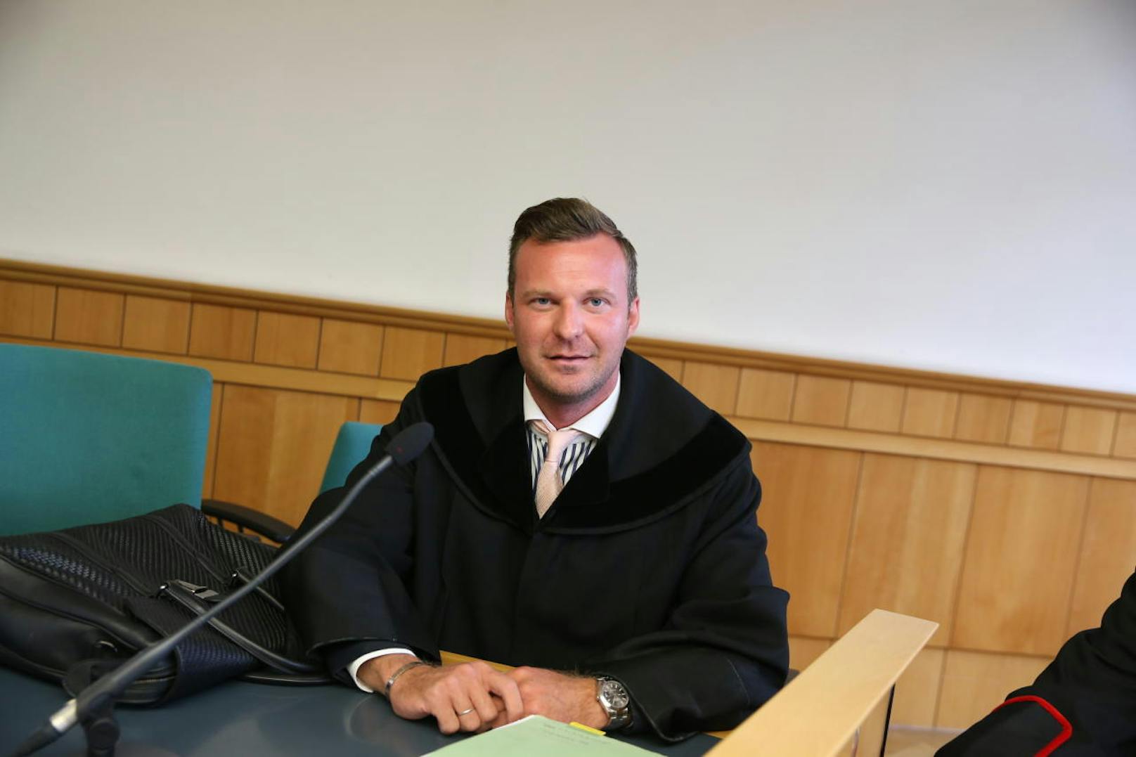 Anwalt Philipp Wolm boxte den Verdächtigen raus.