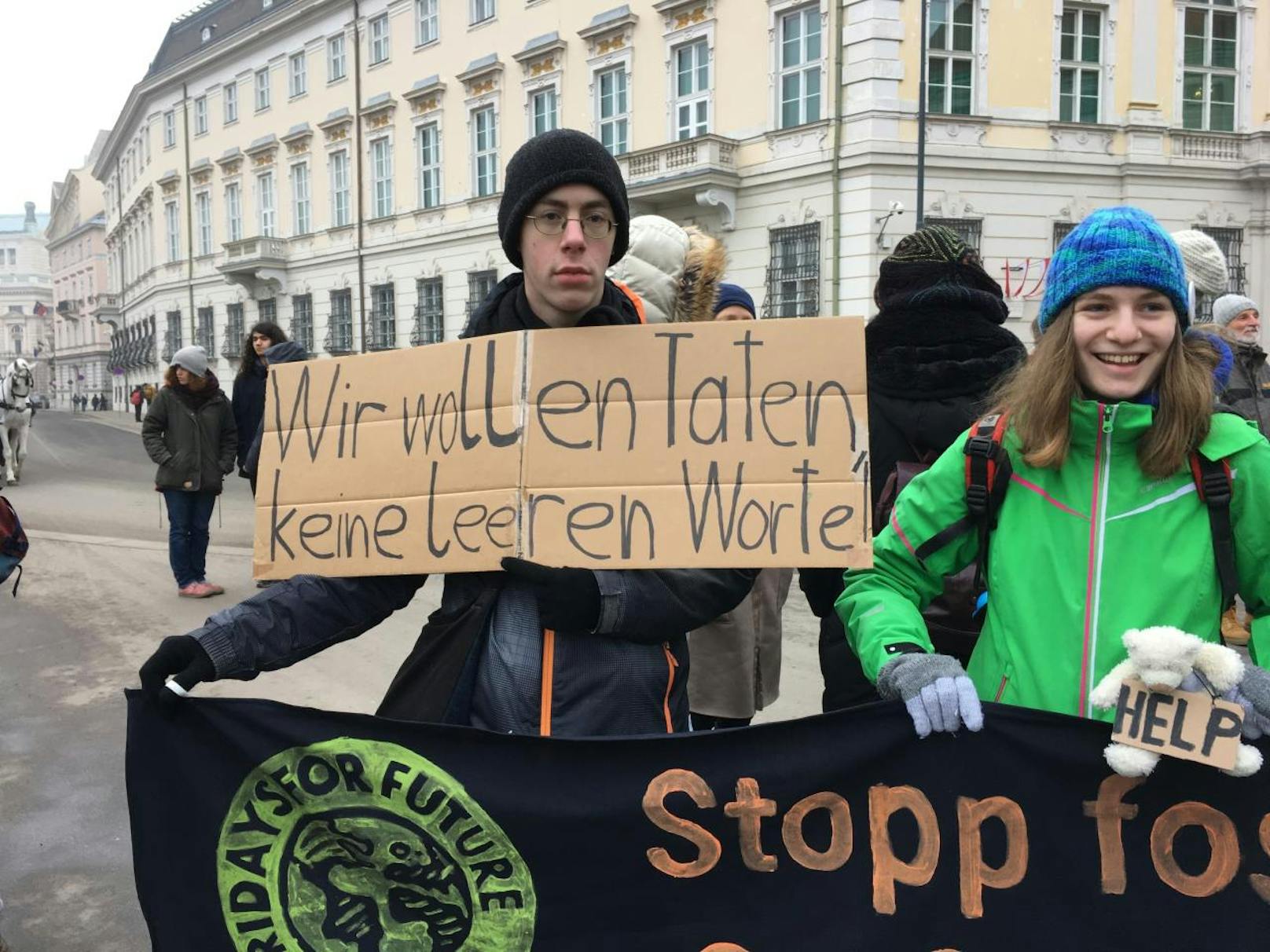 "Wir befinden uns in einem Notfall, also müssen wir auch dementsprechend schnell handeln", so Veronika Winter von Fridays for Future Wien.