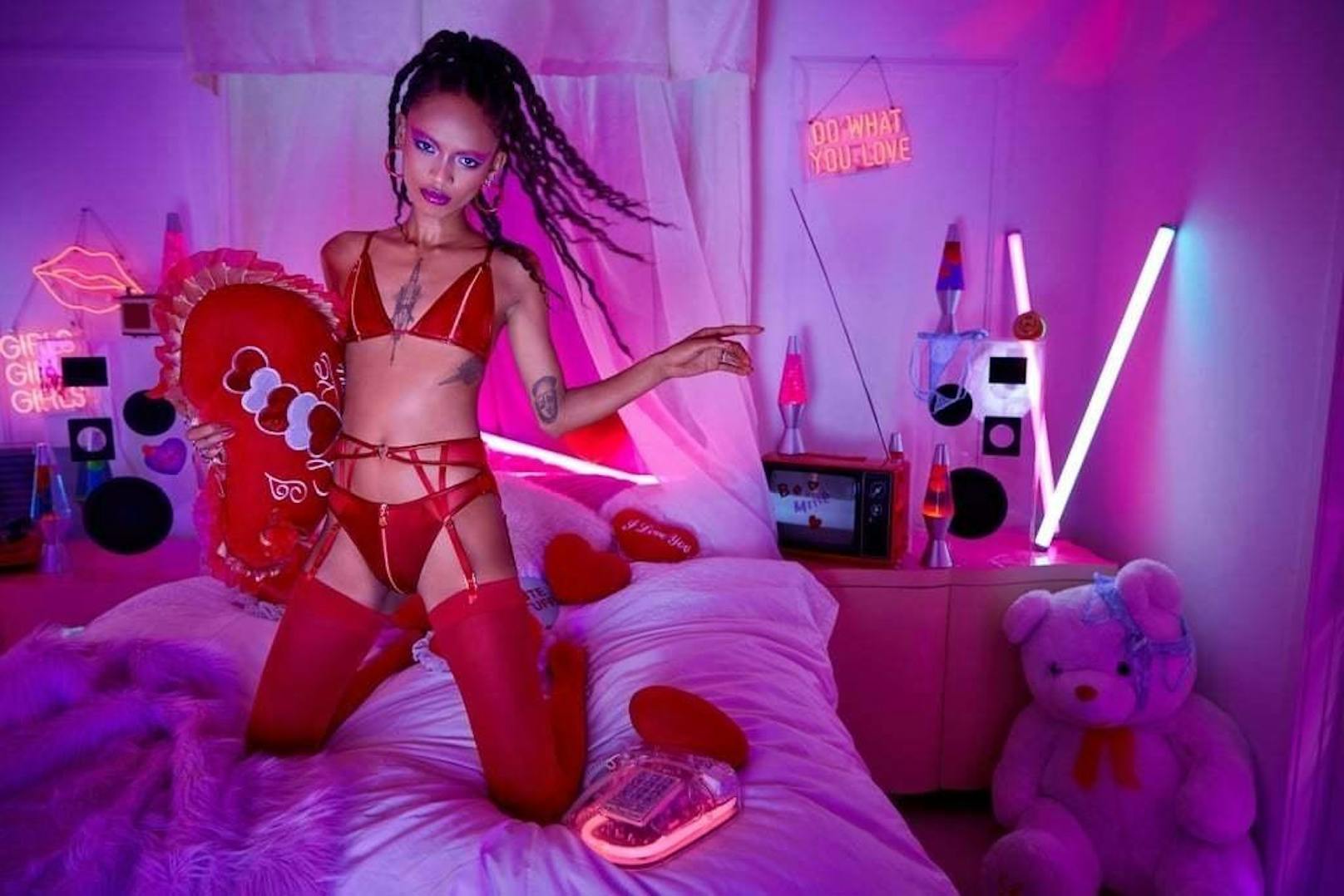 Wenn es nach Rihanna geht, wird der Valentinstag 2020 besonders heiß! (Foto: Savage x Fenty) 