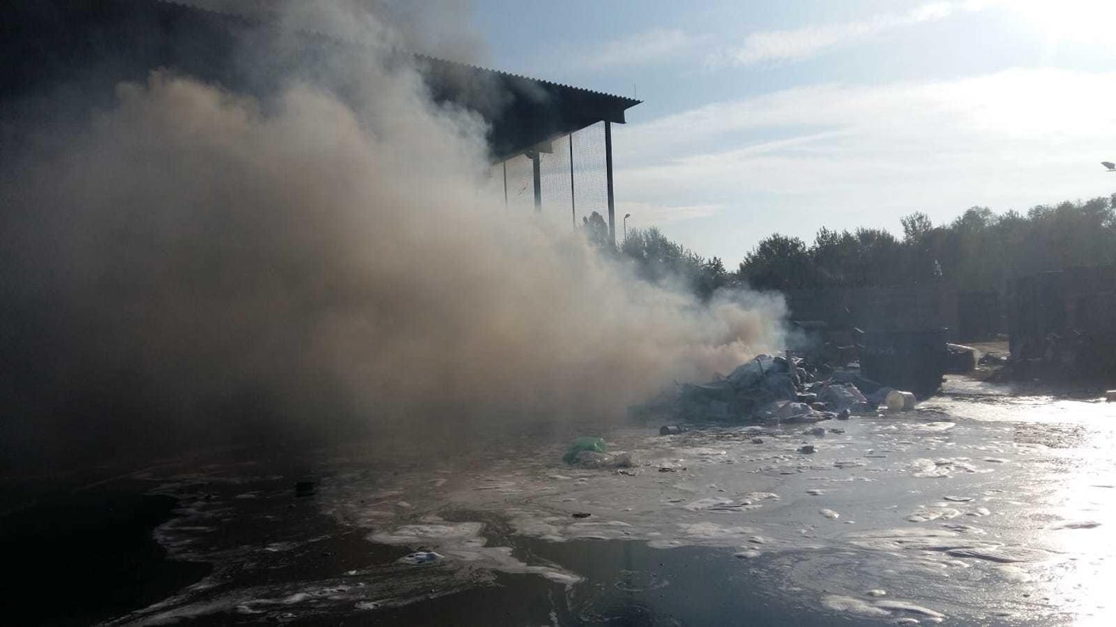 Großbrand in Müllverbrennungsanlage in Zistersdorf.