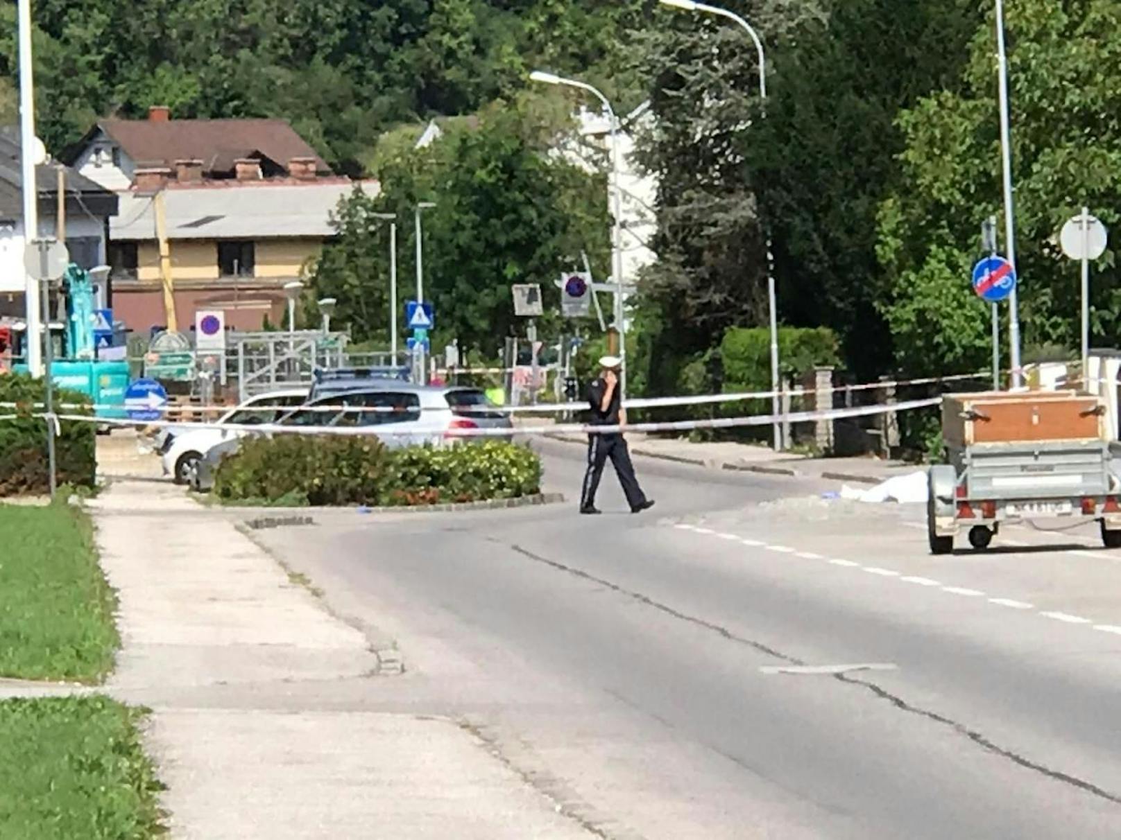 Polizei am Tatort in Gloggnitz
