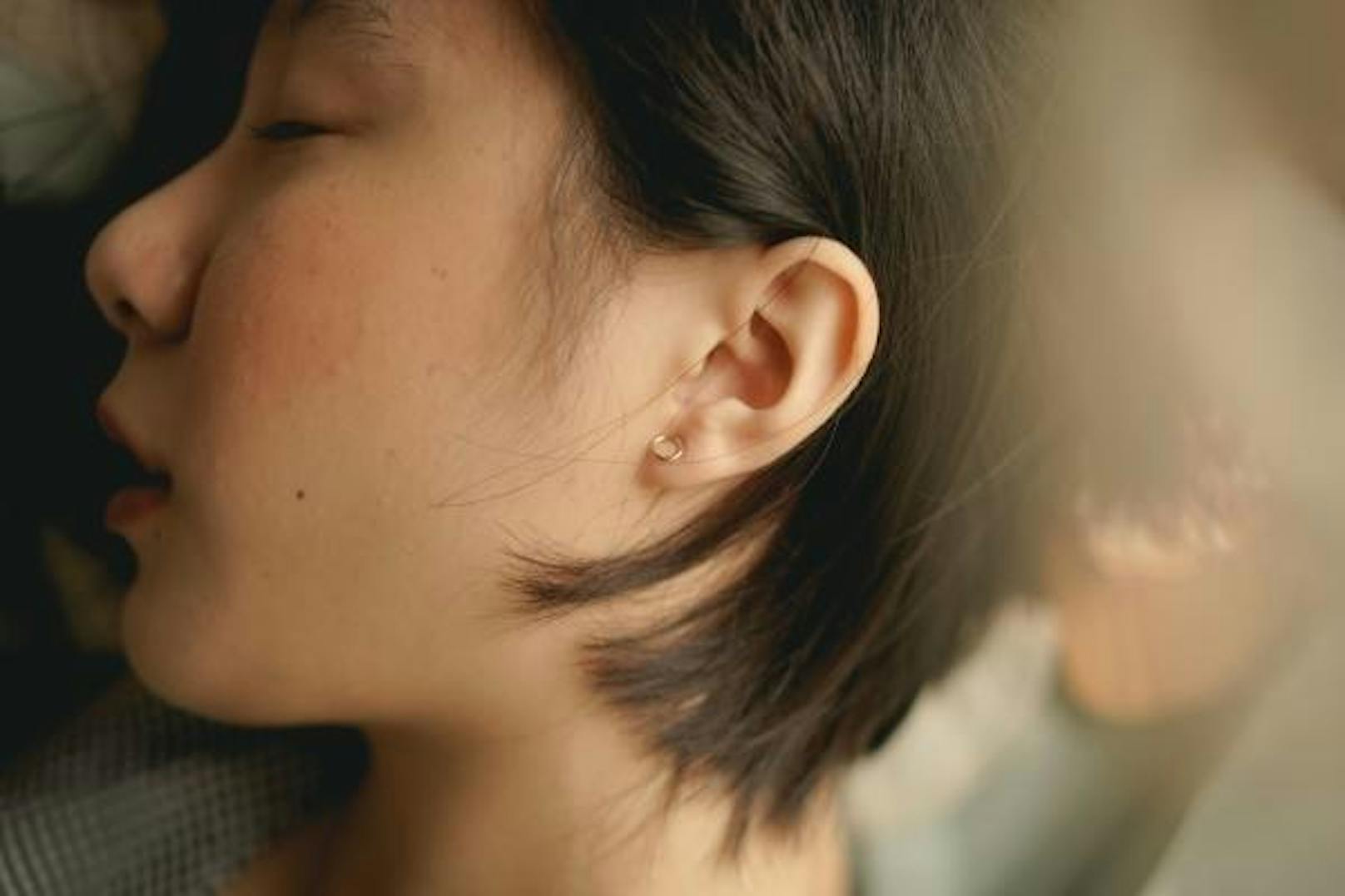 Laut der Forschung sei es möglich, durch den Einsatz von Computerviren bei Kopfhörern oder Lautsprechern das menschliche Gehör zu schädigen oder Tinnitus zu verursachen.