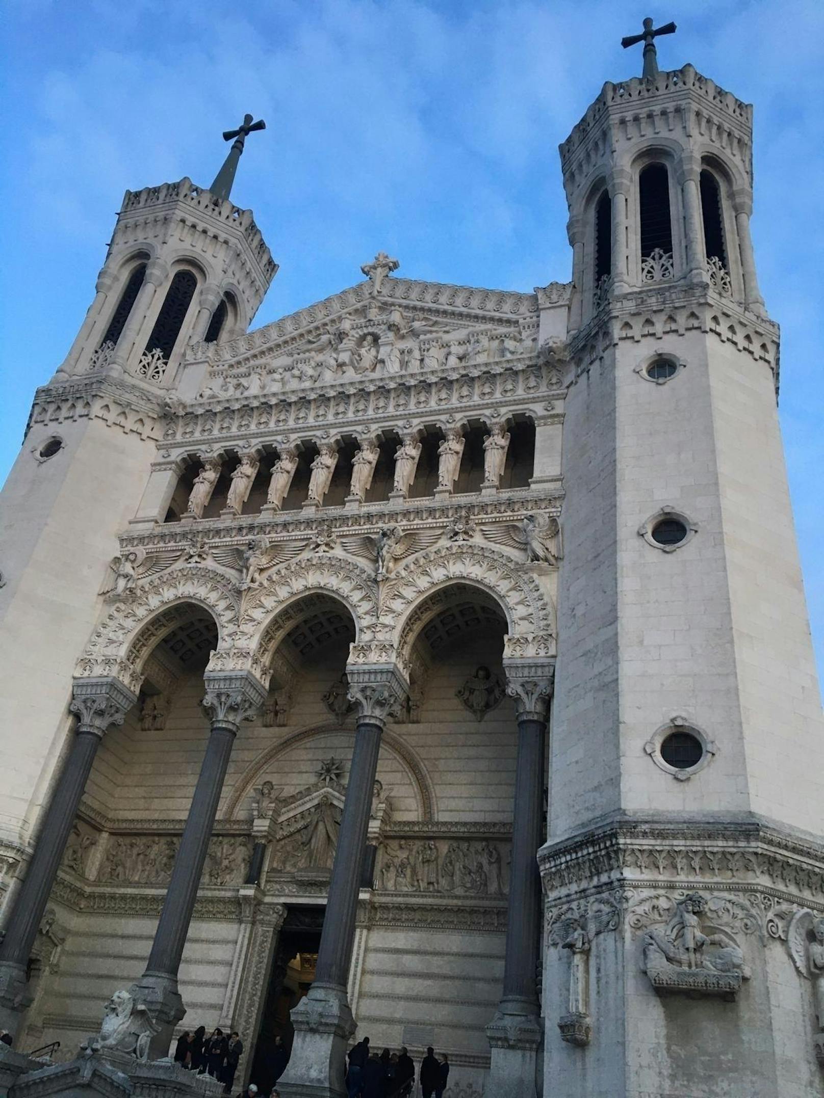 Bei ihren Zwischenstopp in Lyon (FRA) kamen die beiden auch zur Basilique Notre-Dame de Fourvières.