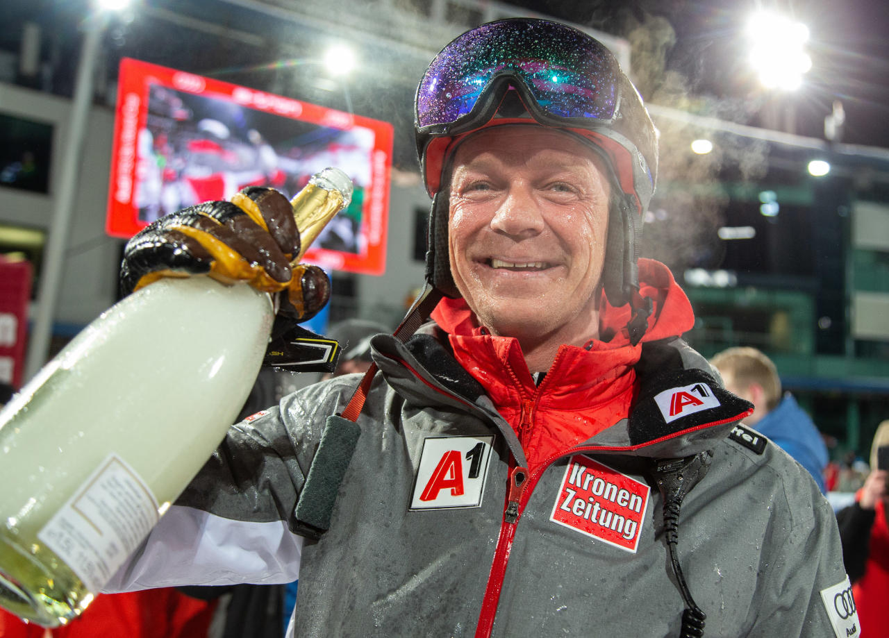 <b>Trainer Mike Pircher</b> hilft jetzt ÖSV-Assen am Sprung vom Europa- zum Weltcup - mit dem Hirscher-Spirit.