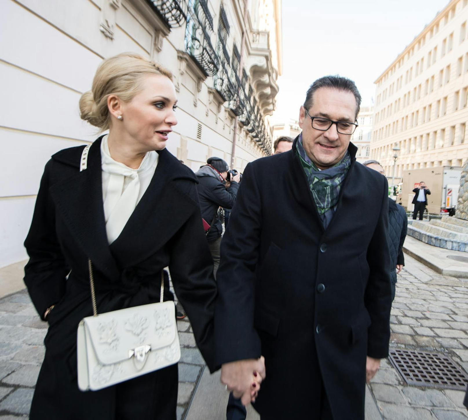 FPÖ-Chef Heinz-Christian Strache mit seiner Frau Philippa.