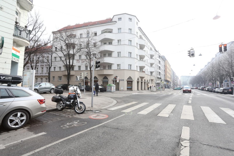 Am Donnerstag ist es in Wien zu einem tragischen Verkehrsunfall gekommen. Ein Bub wurde laut Polizei von einem Pkw angefahren, im Spital verstarb er.