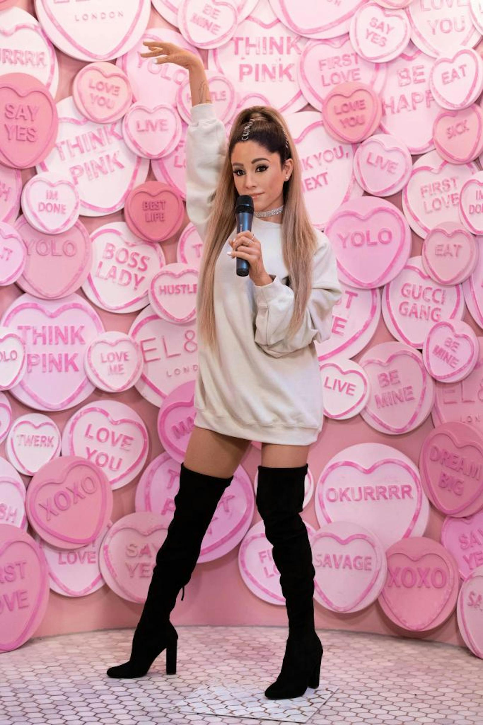 28.05.2019: Seit Donnerstag ist die neue Wachsfigur von Ariana Grande (25) im legendären "Madame Tussauds" in London zu "bewundern". Den Fans gefällt's nicht. Die Begründung: Das Exponat sehe Ariana nicht ähnlich und habe einen viel zu hellen Hautton.