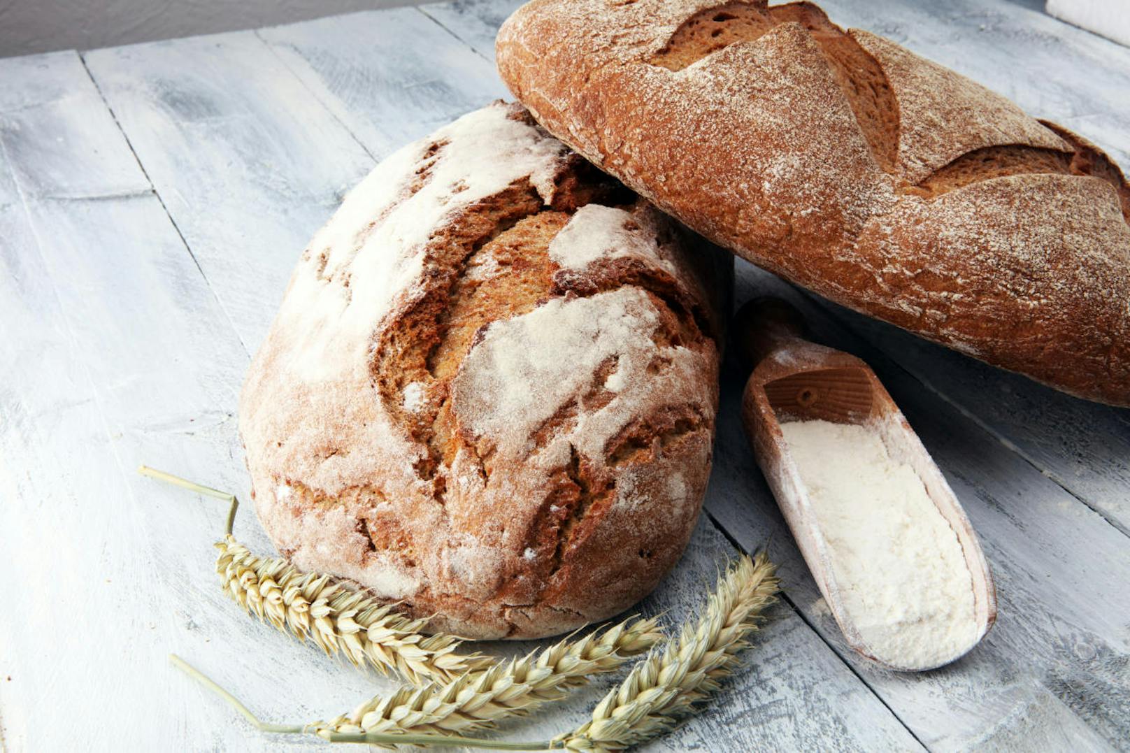 Brot sollte man in Maßen zu sich nehmen, da es nicht die gleiche Menge Wasser wie stärkehaltige Kohlenhydrate wie Nudeln, Kartoffeln und Reis, und dadurch weniger sättigt. Meistens wird es auch eher als Beilage konsumiert, als als eigenständiges Nahrhungsmittel.