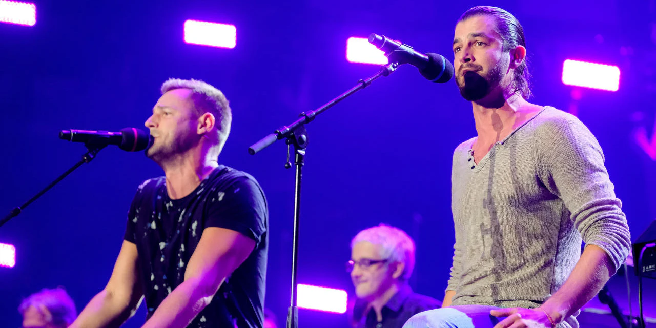 2016 wurde ihr drittes Lied "Jedermann" ihre erste Nr. 1 in den Charts