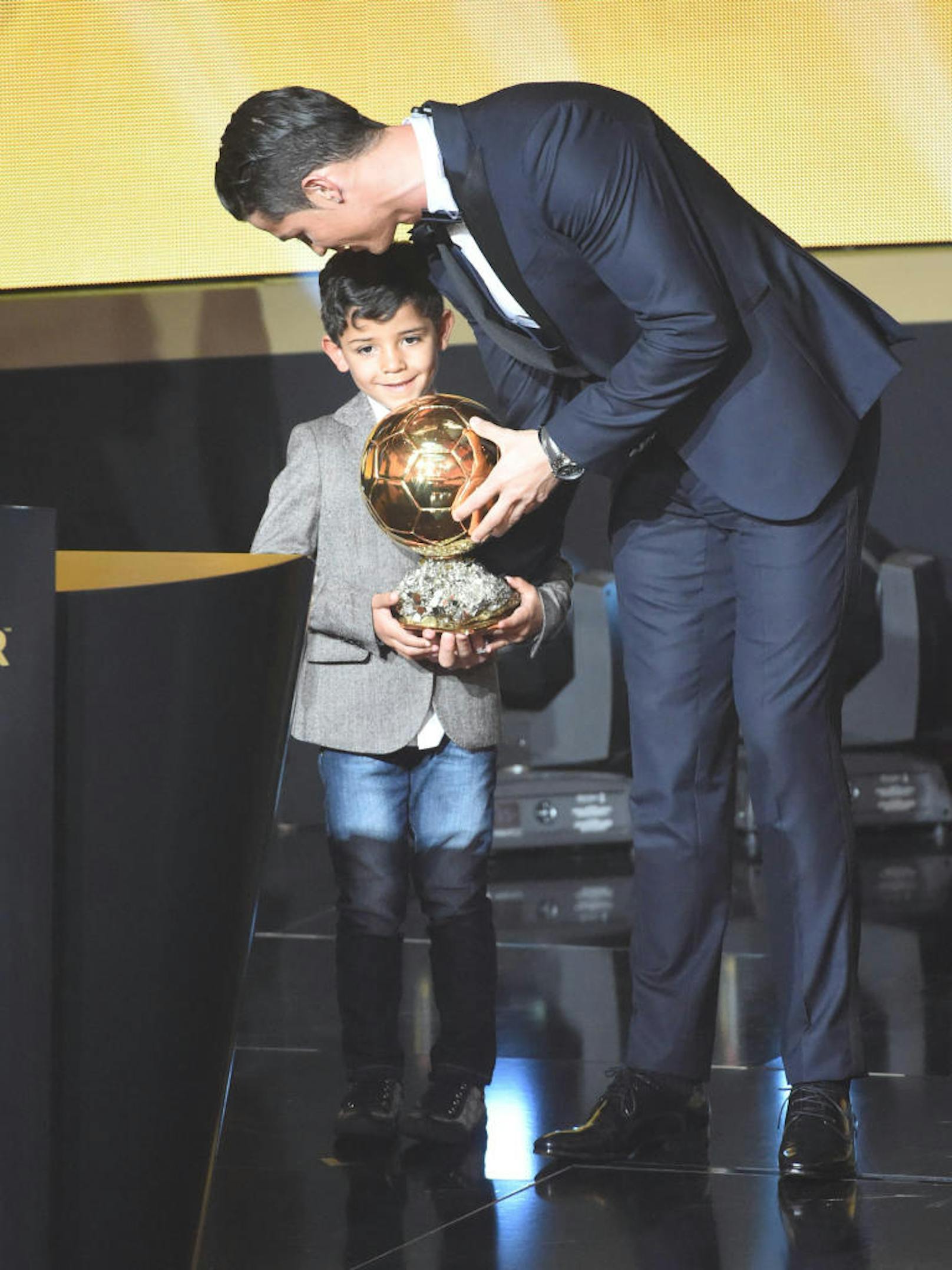 2015 nahm er den Titel mit seinem Sohn entgegen. Ronaldo wurde auch 2008, 2013, 2014, 2016 und 2017 ausgezeichnet.