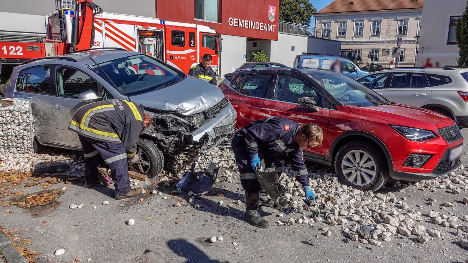 Spektakulärer Unfall am Freitagvormittag in Pitten.