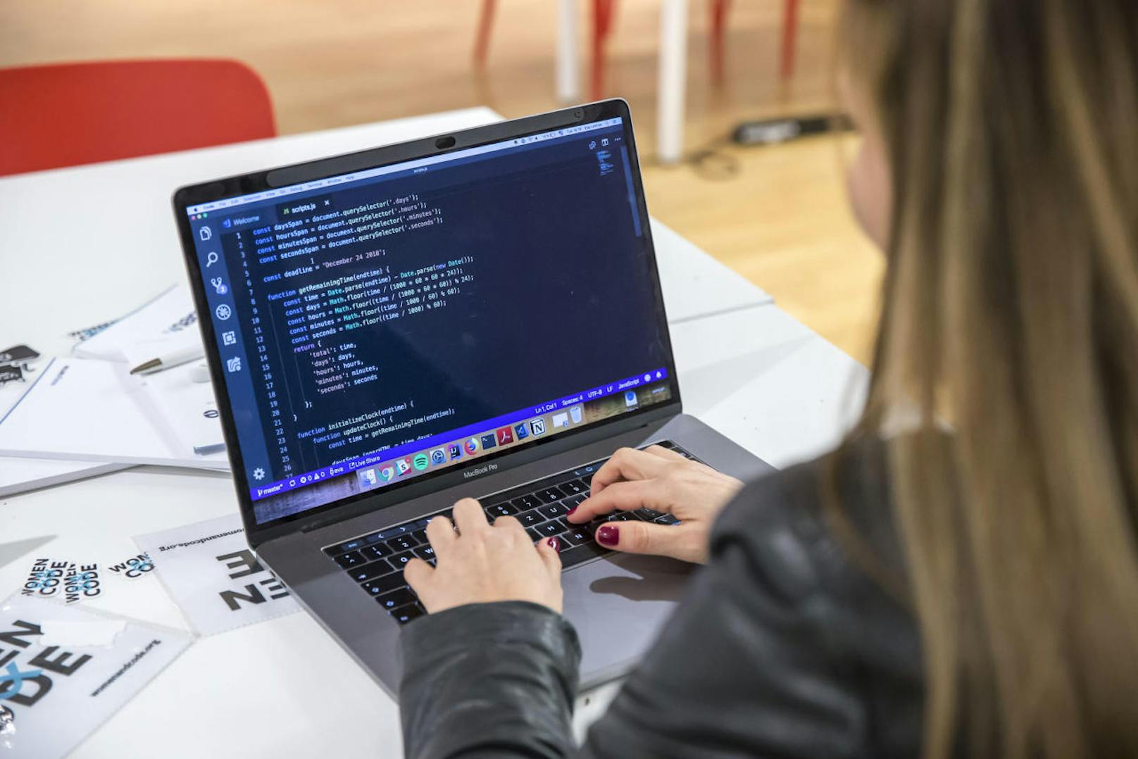 Women&&Code organisieren den ersten österreichischen Frauen-Hackathon am 9.Februar an der TU Wien. Nur Frauen können sich dort im Programmieren messen.