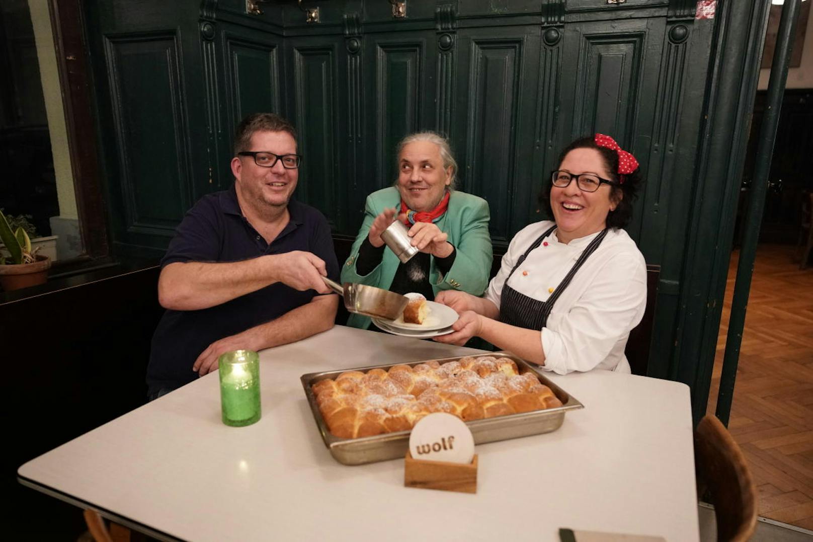 Gasthaus-Chef Wolfgang, Mario Soldo, Köchin Daniela