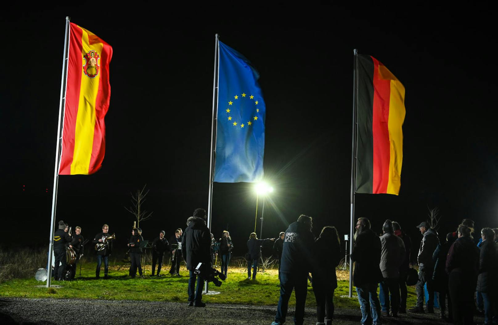 Mit Pauken und Trompeten wurde am 31. Jänner 2020 im bayrischen Gadheim ein besonderes Ereignis gefeiert: Durch den Brexit verschob sich der geographische Mittelpunkt der EU auf einen Acker direkt neben der 80-Seelen-Gemeinde.