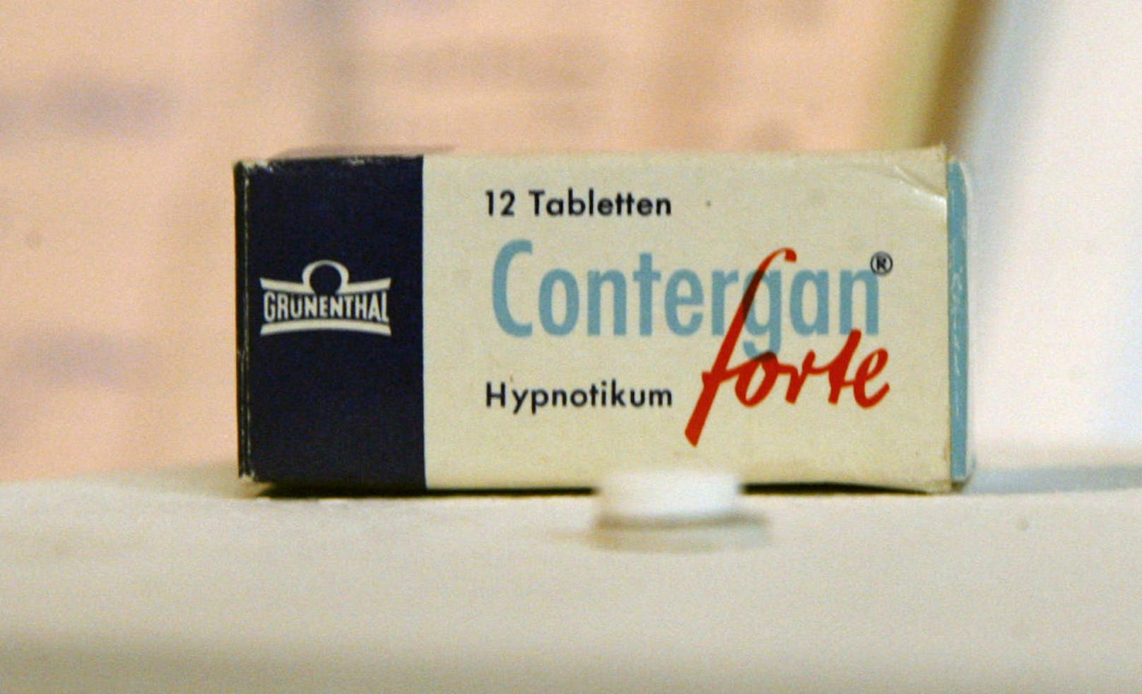 Die Fälle erinnern an den "Contergan-Skandal": Das Medikament Contergan, das zunächst als unbedenklich für Schwangere eingestuft wurde, sorgte in den 1960er Jahren für schwere Missbildungen bei Zehntausenden von Kindern.