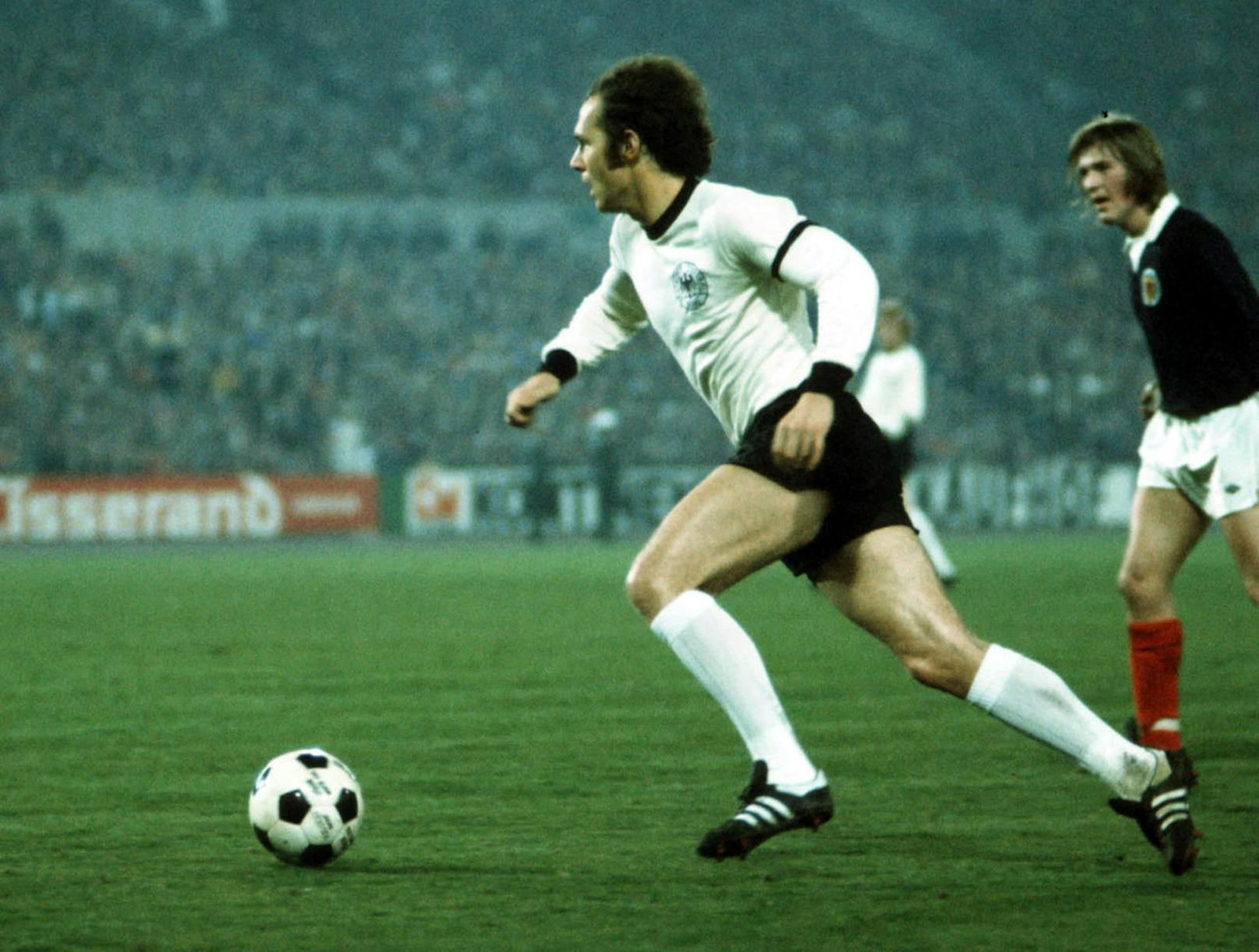 Platz 6: Franz Beckenbauer. Der "Kaiser" war 1972 und 1976 der beste Fußballer der Welt. 1974 gewann der Deutsche als Spieler den WM-Titel, 1990 als Trainer. 1972 holte er den EM-Titel.