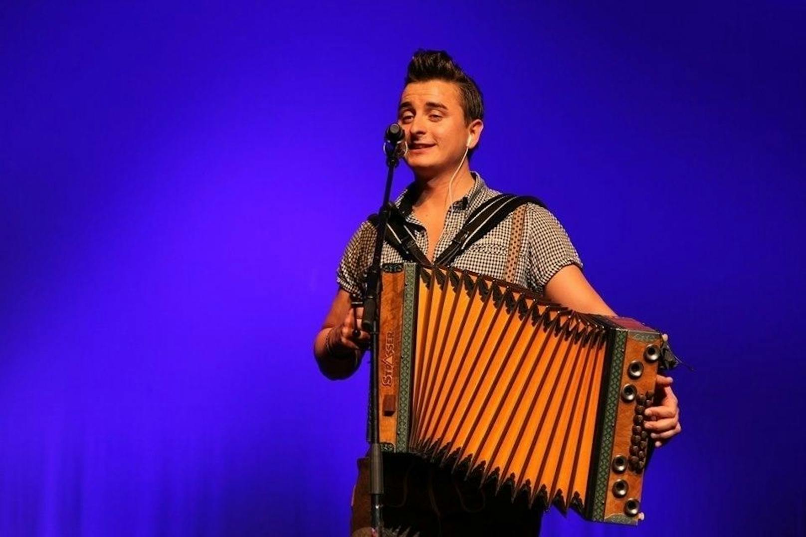Andreas Gabalier 2011 bei einem Konzert