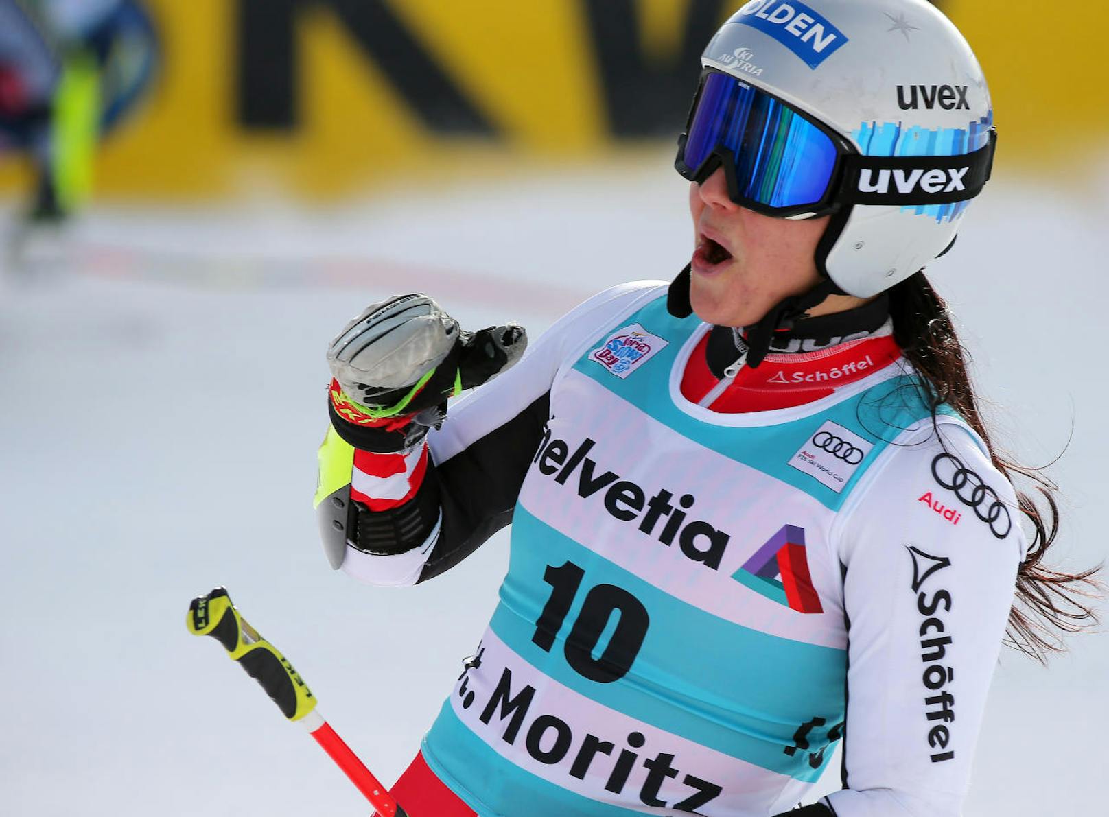 Sensation aus rot-weiß-roter Sicht beim Parallelslalom in St. Moritz. Franziska Gritsch stürzt im Halbfinale, holt dann Platz drei - ihren ersten Stockerlplatz. "Ich kann es gar nicht glauben", meint die 22-Jährige. Der Sieg geht an Petra Vlhova aus der Slowakei.