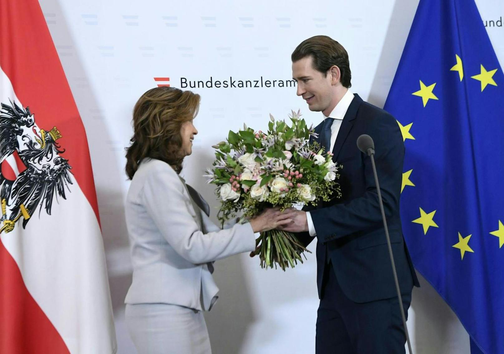 Bundeskanzlerin a.D. Brigitte Bierlein und Bundeskanzler Sebastian Kurz (ÖVP) am Dienstag, 7. Jänner 2020, anlässlich der Amtsübergabe im Bundeskanzleramt in Wien.