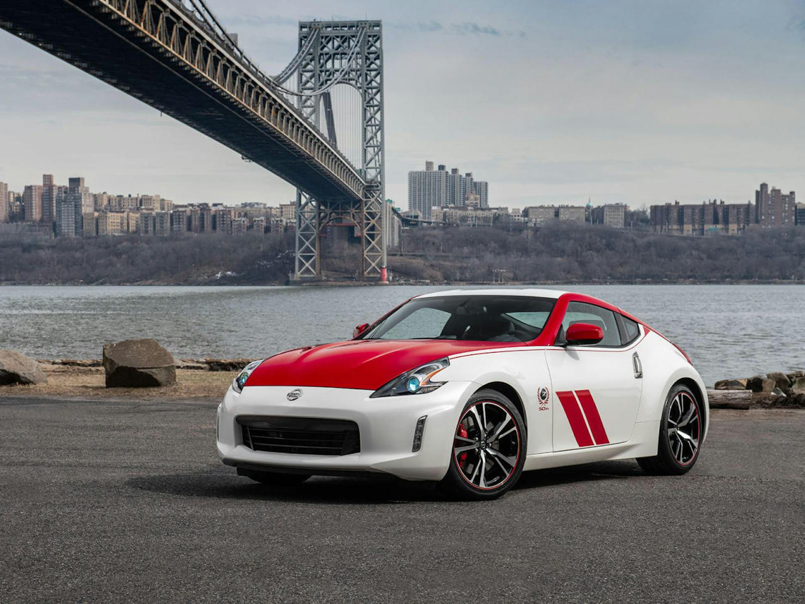 Frontansicht Nissan 370Z 50th Anniversary Edition 