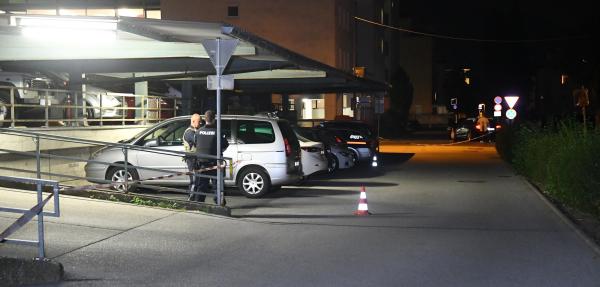 Tirol: Messerstecherei Auf Parkplatz – Zwei Verletzte - Österreich ...