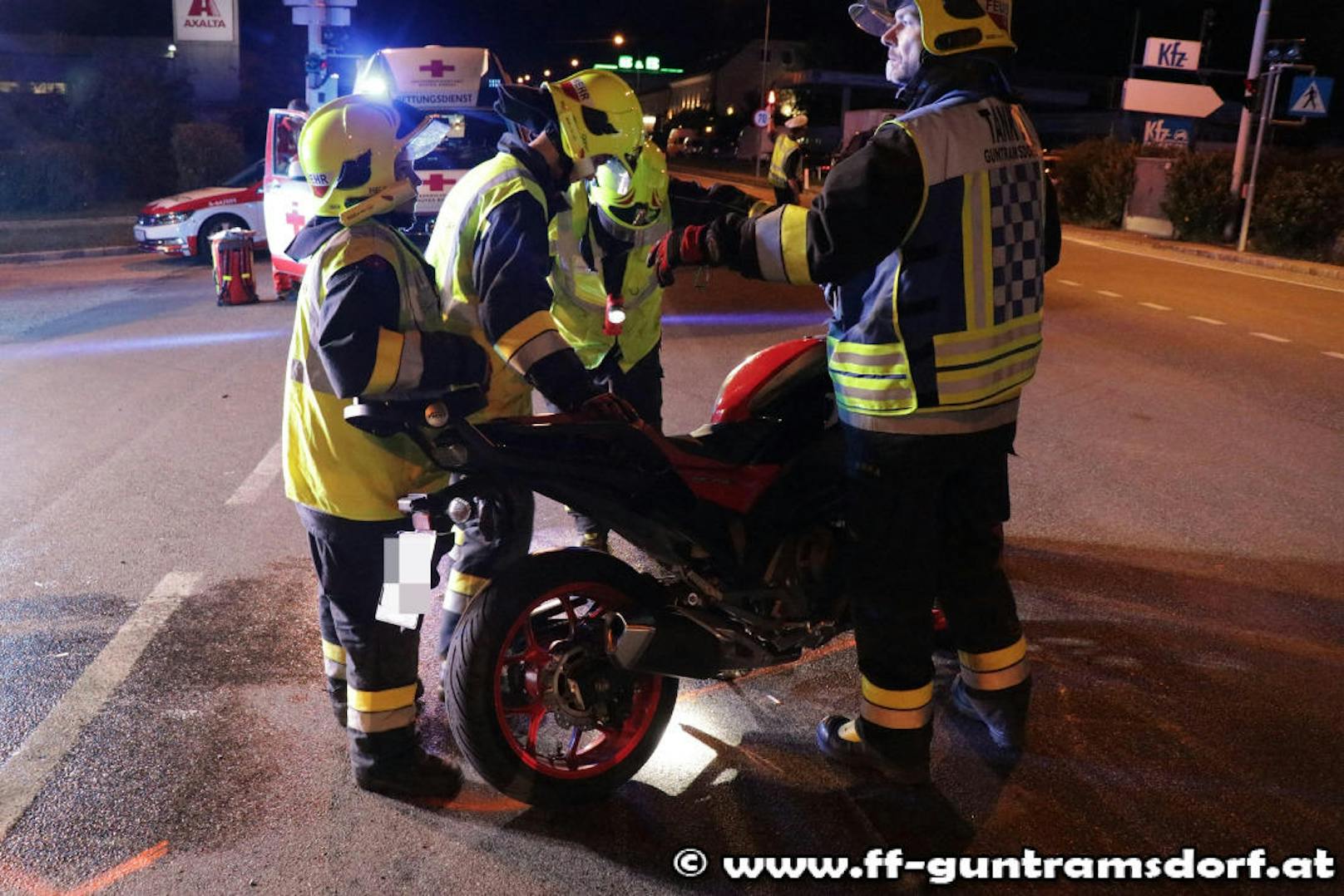 Der Biker (52) wurde bei dem Unfall schwer verletzt.