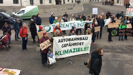 "Fridays for Future": Aufruf zur Demo am Freitag vor dem Bundeskanzleramt. 