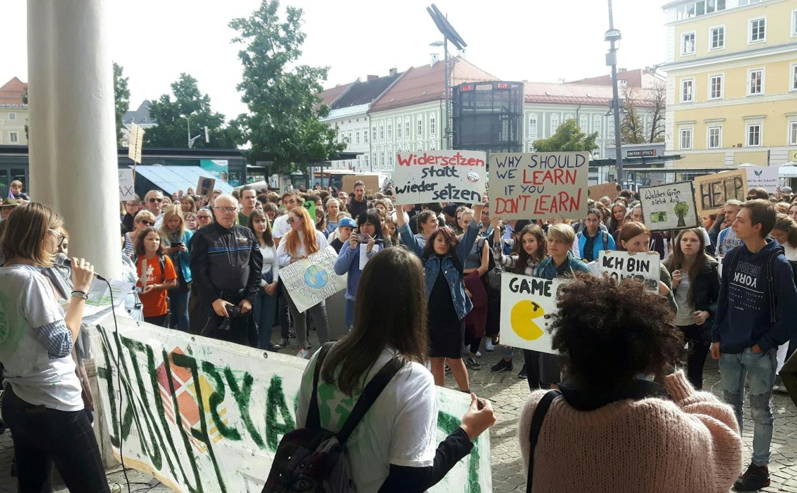 Teilnehmer der Aktion "Earth Strike" in Klagenfurt