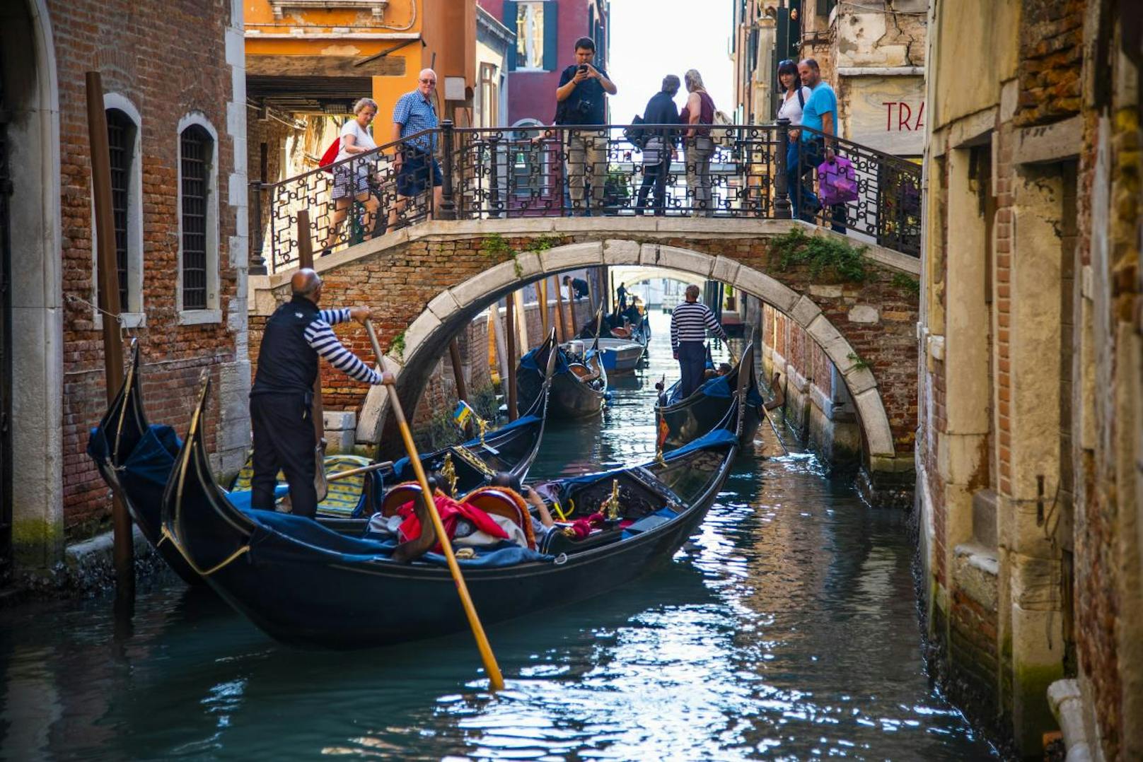 Die Hauptstadt der Region Venetien in Norditalien verzeichnet zu Spitzenzeiten 130.000 Touristen am Tag. 