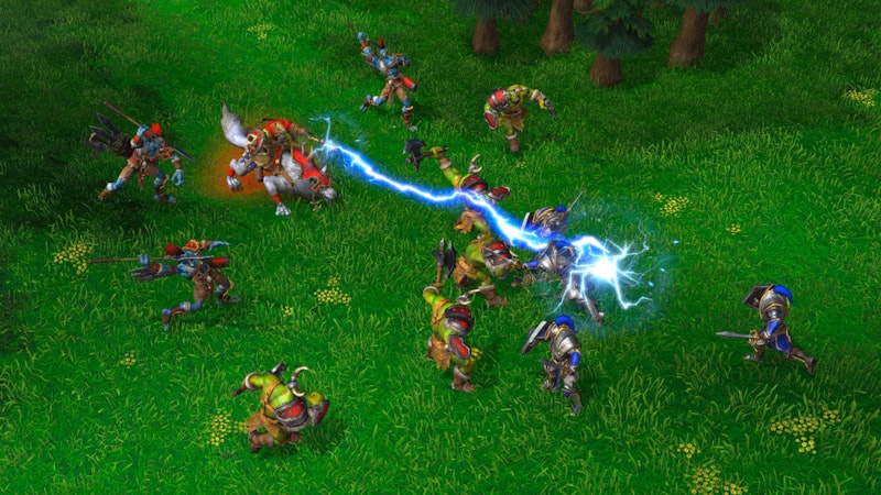 Die gute Nachricht zuerst: Warcraft 3 sieht wieder zeitgemäß aus. Charaktere, Gebäude und Umgebungen wurden grundlegend erneuert, besonders die Helden sehen deutlich detaillierter aus als im Original.