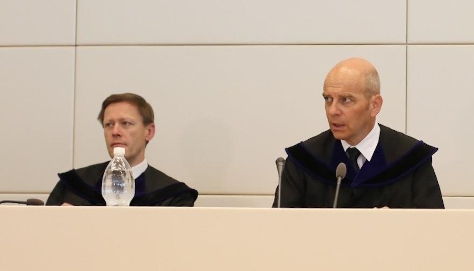 Die Richter Martin Bodner und Rainer Klebermaß (l.)