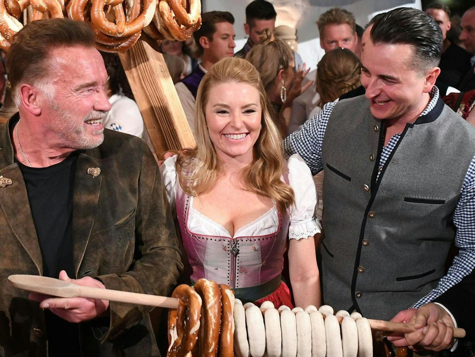 Arnold Schwarzenegger, Freundin Heather Milligan und Andreas Gabalier, der den Blick fürs Wesentliche hat.
