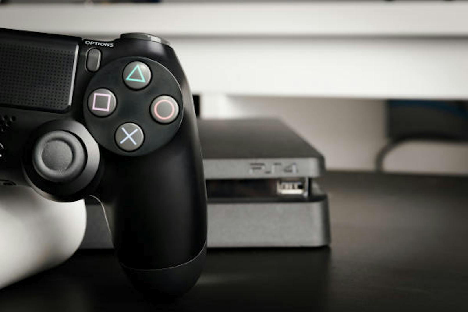 Auf dem sogenannten Dualshock-Controller für die Playstation befinden sich vier Buttons mit einem grünen Dreieck, einem roten Kreis, einem rosa Quadrat und einem blauen X.