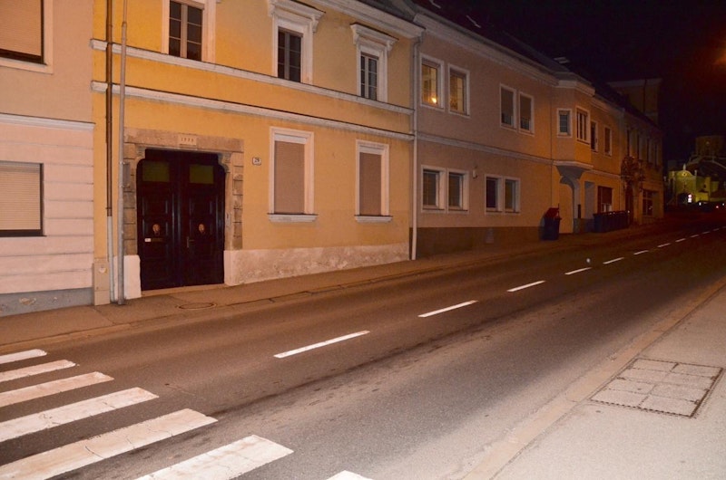 Auf Höhe der Esterhazystraße 29, nicht weit vom Familienschloss entfernt, wurde die 88-Jährige gezwungen ...