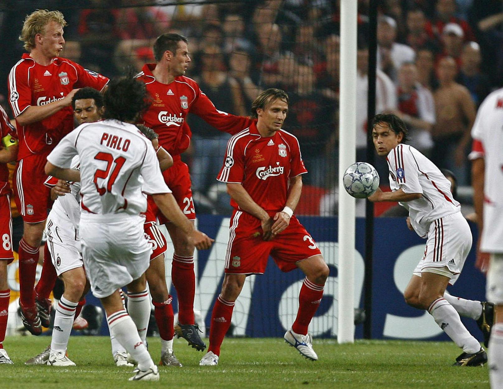 2007 war wieder der AC Milan an der Reihe. Filippo Inzaghi erzielte gegen Liverpool einen Doppelpack (45., 82.), der Anschlusstreffer von Dirk Kuyt kam zu spät (89.). Die von Carlo Ancelotti trainierten Italiener gewannen mit 2:1.