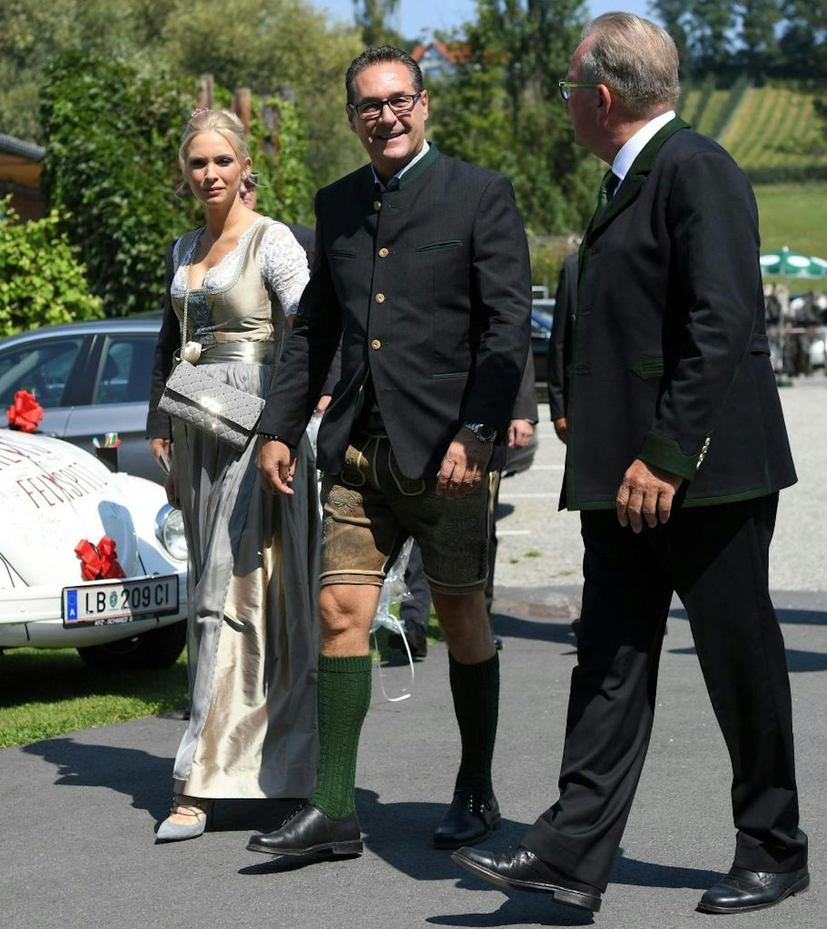 Heinz-Christian Strache und seine Frau Philippa bei Karin Kneissls Hochzeit in der Steiermark.