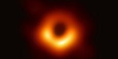 Das erste Schwarze Loch auf Foto: Nun funkelt es