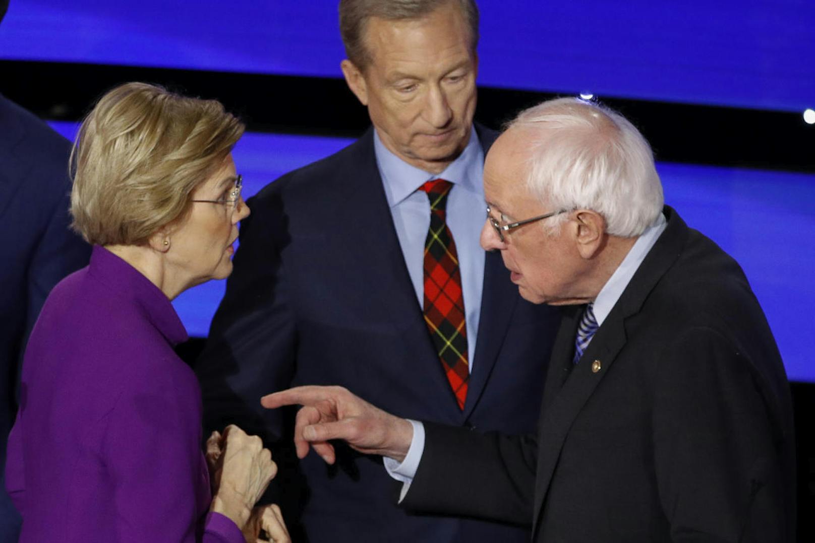 Spannungen vor laufenden TV-Kameras: Elizabeth Warren und Bernie Sanders.