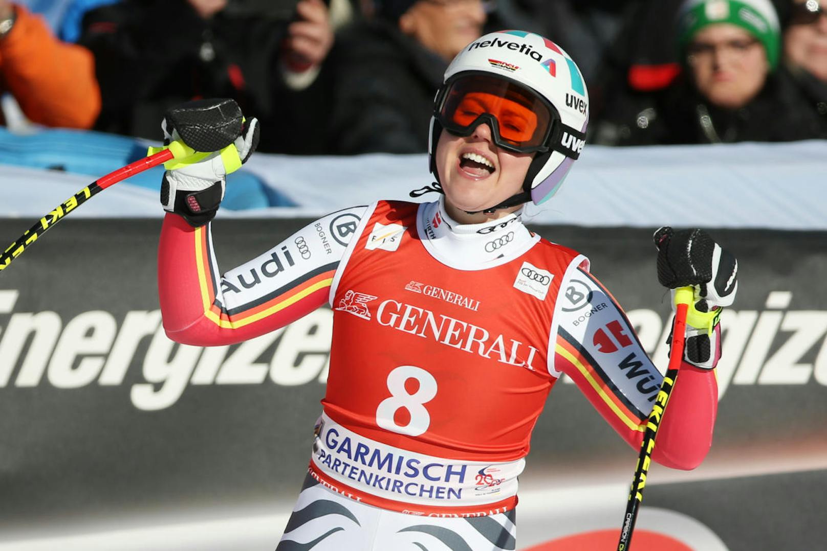 Viktoria Rebensburg jubelt über Platz eins in der Abfahrt von Garmisch. Beste ÖSV-Läuferin wird Elisabeth Reisinger als Zehnte.