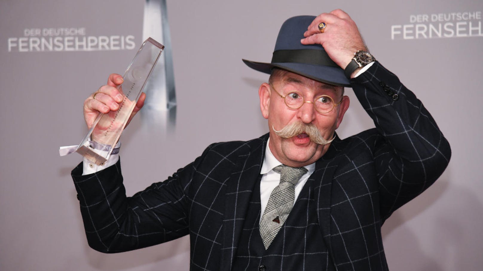 TV-Entertainer<strong> Horst Lichter</strong> darf sich nicht nur über Fernsehpreise, sondern auch über eine schicke Mode-Auszeichnung freuen.