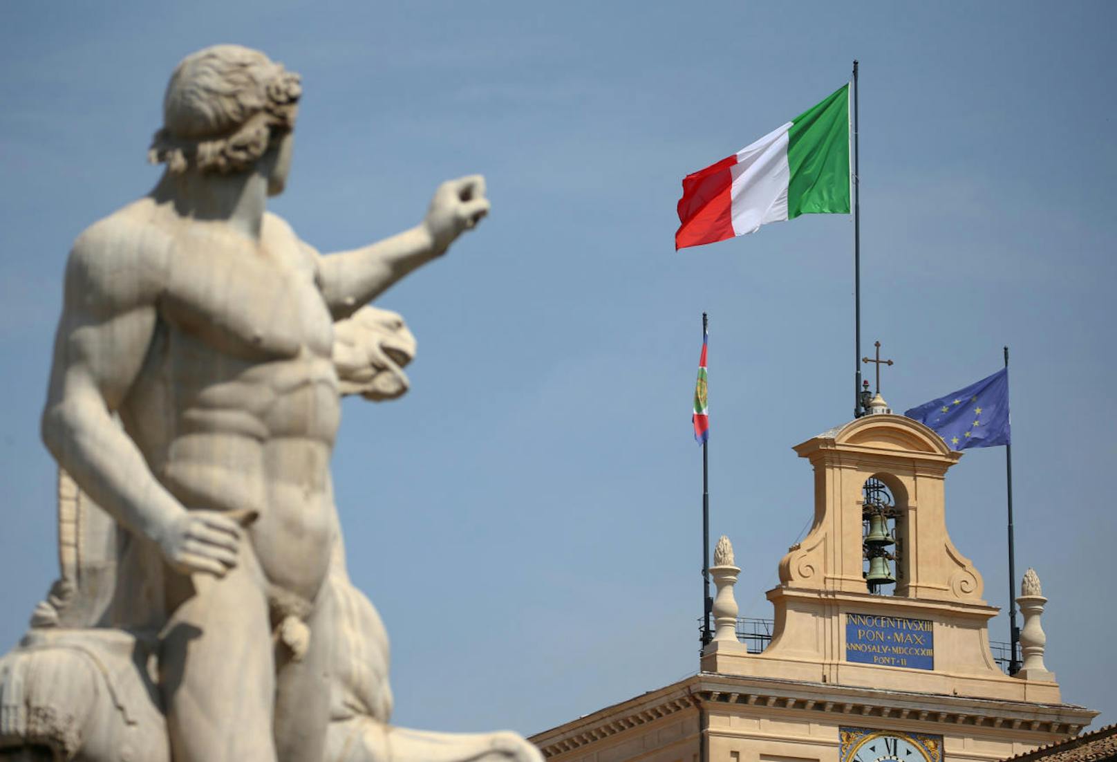 Etwas tiefer sind die Steuern im Verhältnis in <b>Italien </b>(42,4%) ...