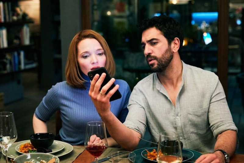 Oha - die ersten Nachrichten für Leo (Elyas M'Barek) und Carlotta (Karoline Herfurth) treffen ein. 