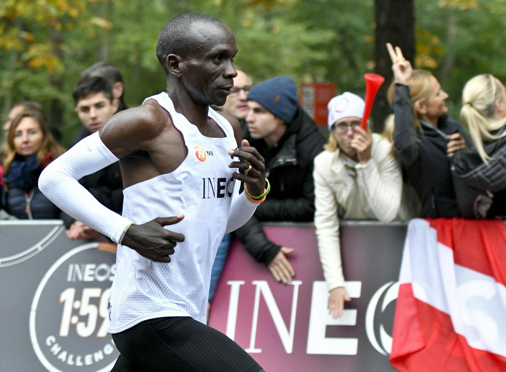 Eine Welt-Bestleistung gab es auf der Prater Hauptallee zu sehen. Eliud Kipchoge benötigte für die Marathon-Distanz von 42,195 Kilometer nur 1:59:40 Stunden.