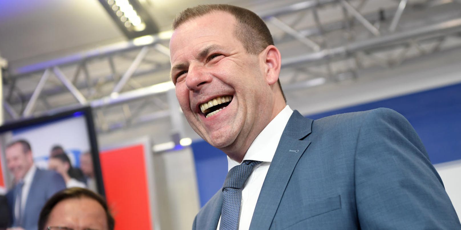 Laut Wahlkampfleiter Harald Vilimsky befinde sich die FPÖ aktuell im Match um Platz drei mit den Grünen und visiere das Match um Platz zwei an.