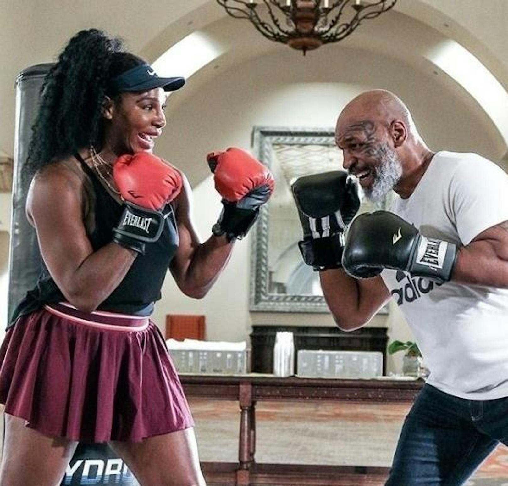 20.12.2019: Zwei Sportlegenden unter sich. Tennis-Ass Serena Williams erhält Boxtraining vom ehemaligen Schwergewichtsweltmeister Mike Tyson.