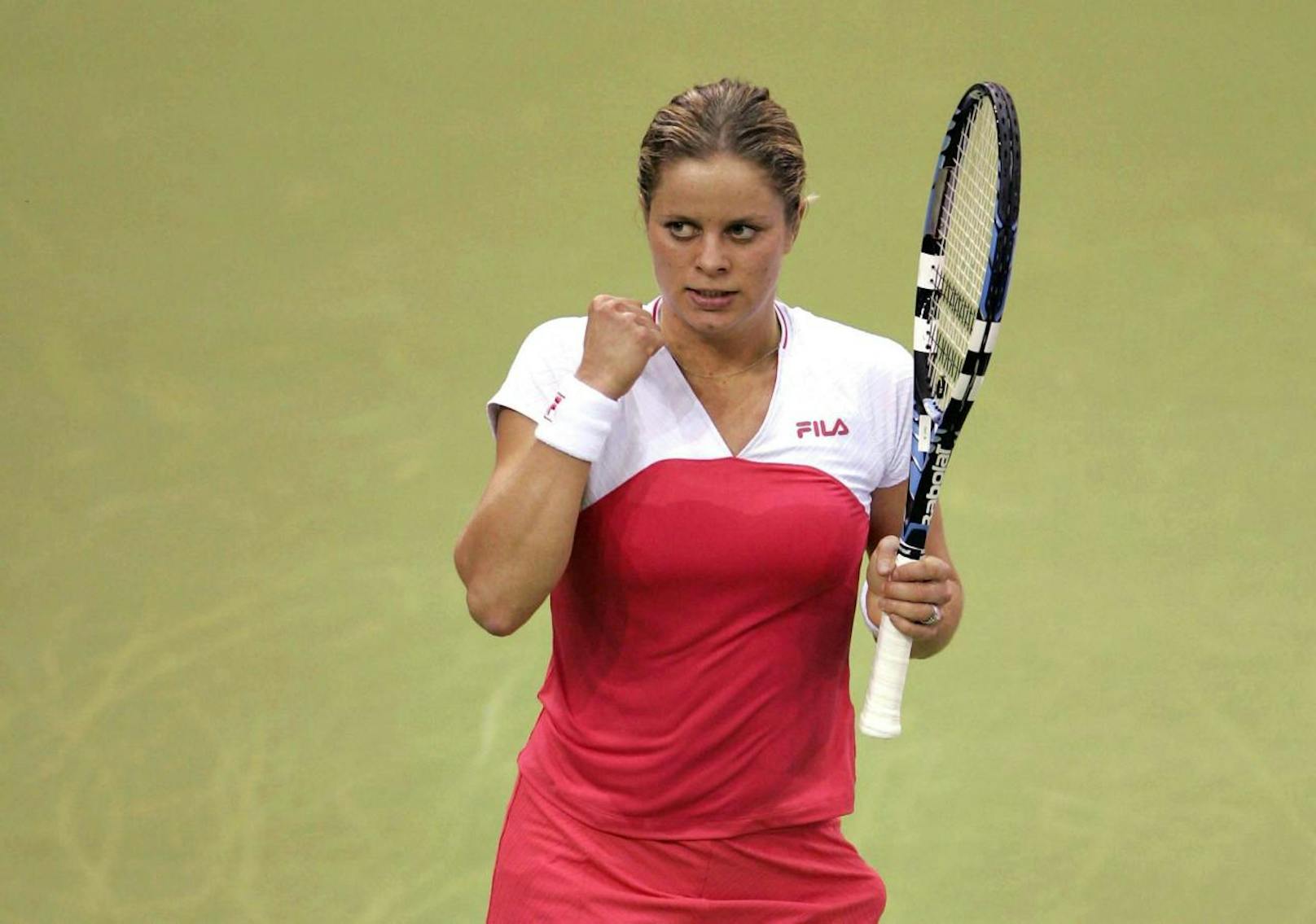 2011 verhinderte eine Verletzung beinahe Kim Ciljsters' Start bei den French Open. Der Grund dafür: Bei der Hochzeit ihres Cousins knickte die belgische Tennisspielerin beim Tanzen um, zog sich eine Bänder- und Kapselverletzung zu. 