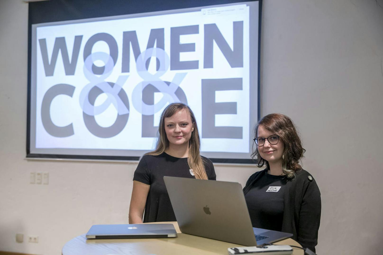 Software-Entwicklerin Barbara Ondrisek (39) und die Front-end-Developerin Eva Lettner (33) starteten mit ihrer Initiative "Women&&Code" vor einem halben Jahr mit kostenlosen Kursen für Frauen.