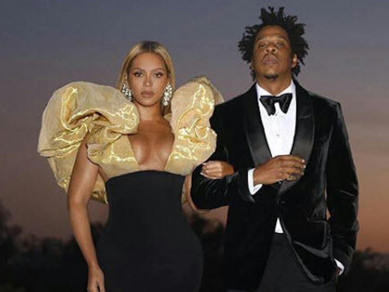 <strong>PLATZ 4: </strong>Glamour-Paar <strong>Beyoncé</strong> und <strong>Jay-Z</strong> spielt hingegen eine Liga höher. Bevor er sie 2008 vor den Traualtar führen durfte, überreichte der Rapper der Sängerin 2007 einen Verlobungsring im Wert von 4,1 Millionen Euro.<br>