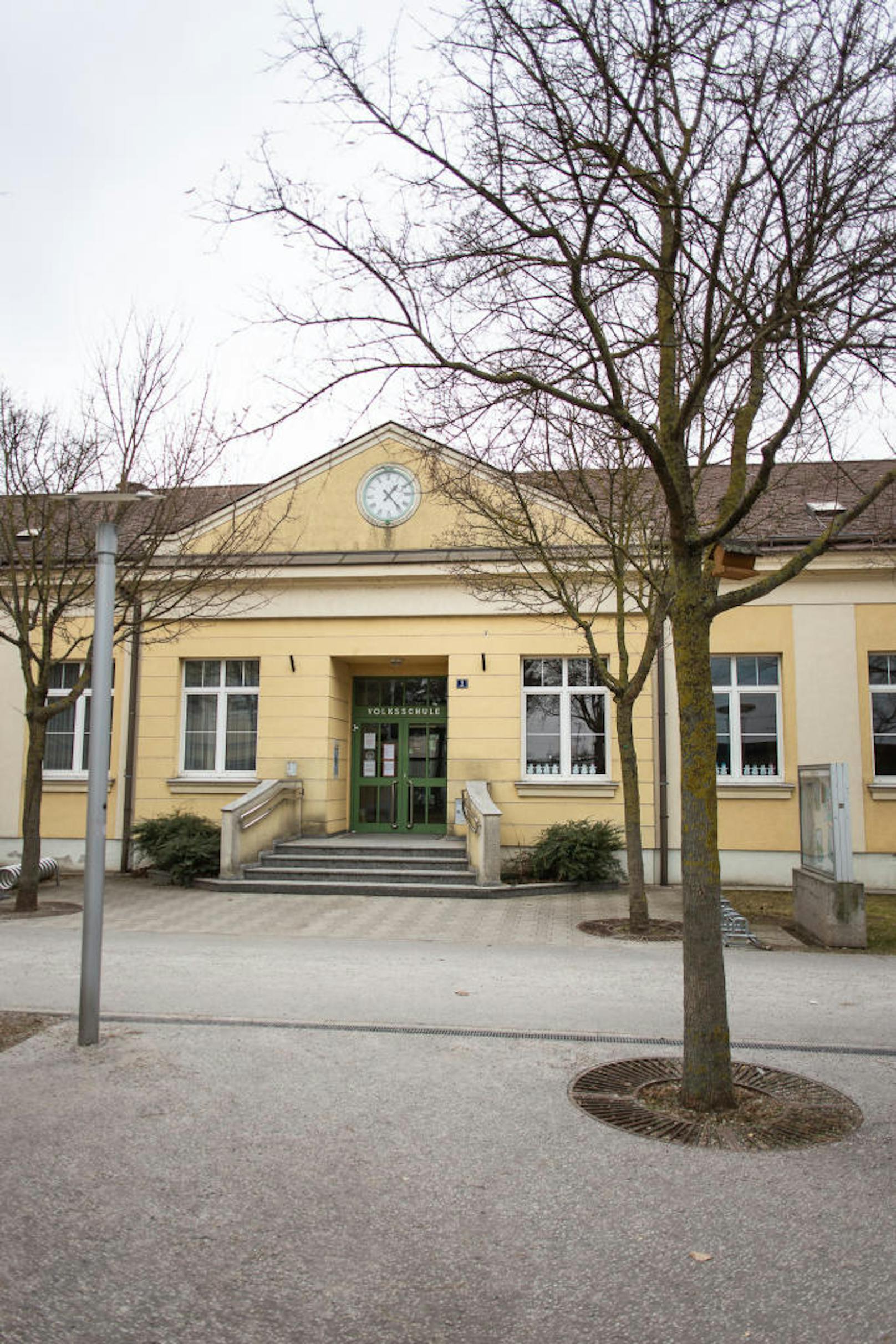 Die Volksschule in Deutsch-Wagram.