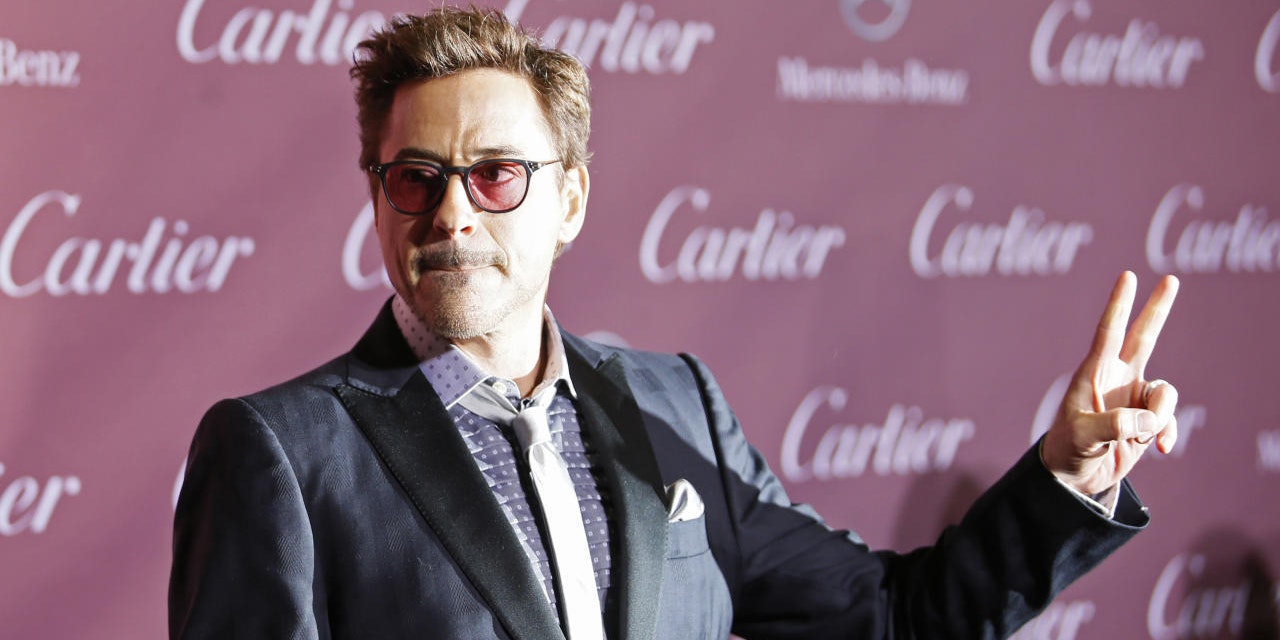 Robert Downey, Jr. posiert beim Palm Springs International Film Festival   